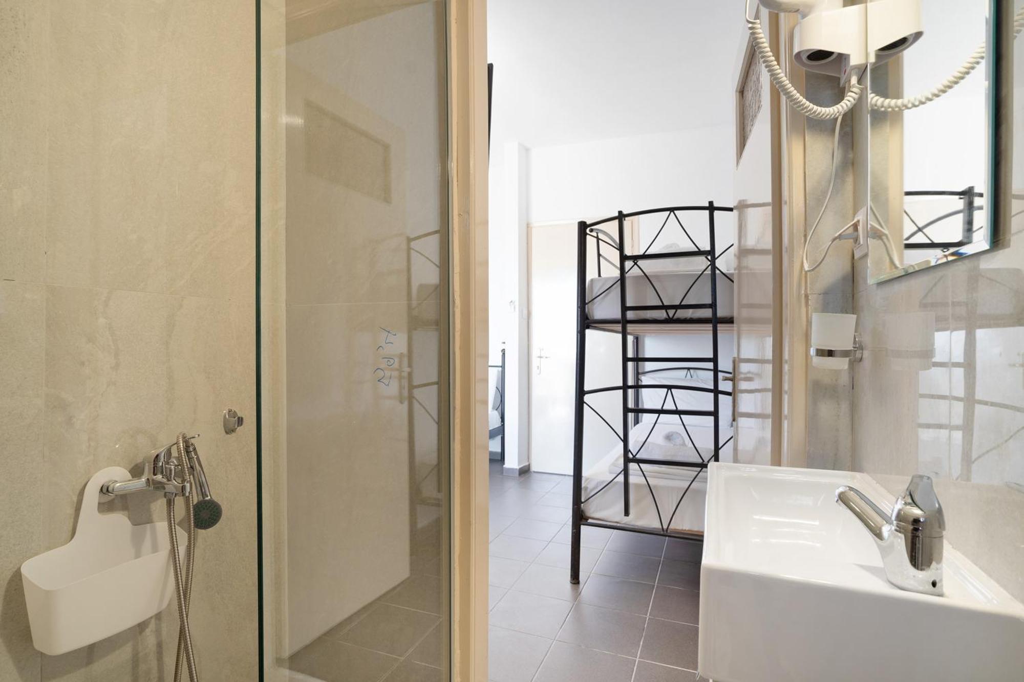 Iguana Studio 4 Preveza Luaran gambar
